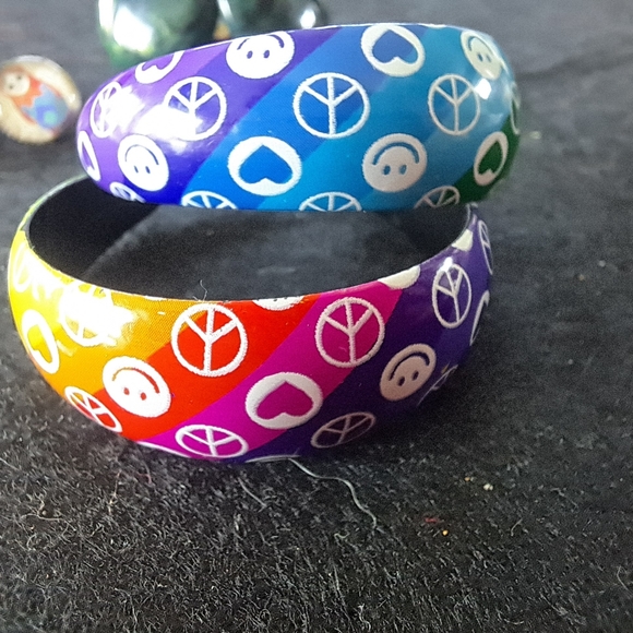 Assortment of earrings - Picture 2 of 11